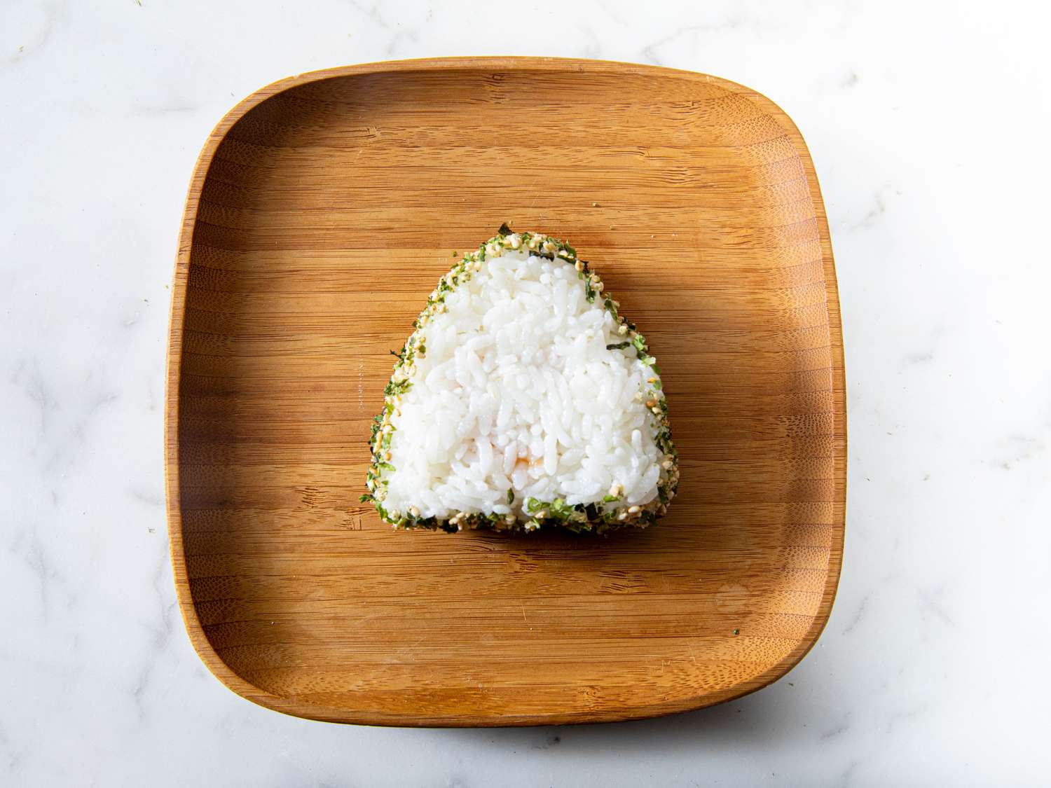 Onigiri on a wooden plate