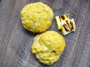 20130523-252348-british-bites-cheddar-marmite-scones.JPG