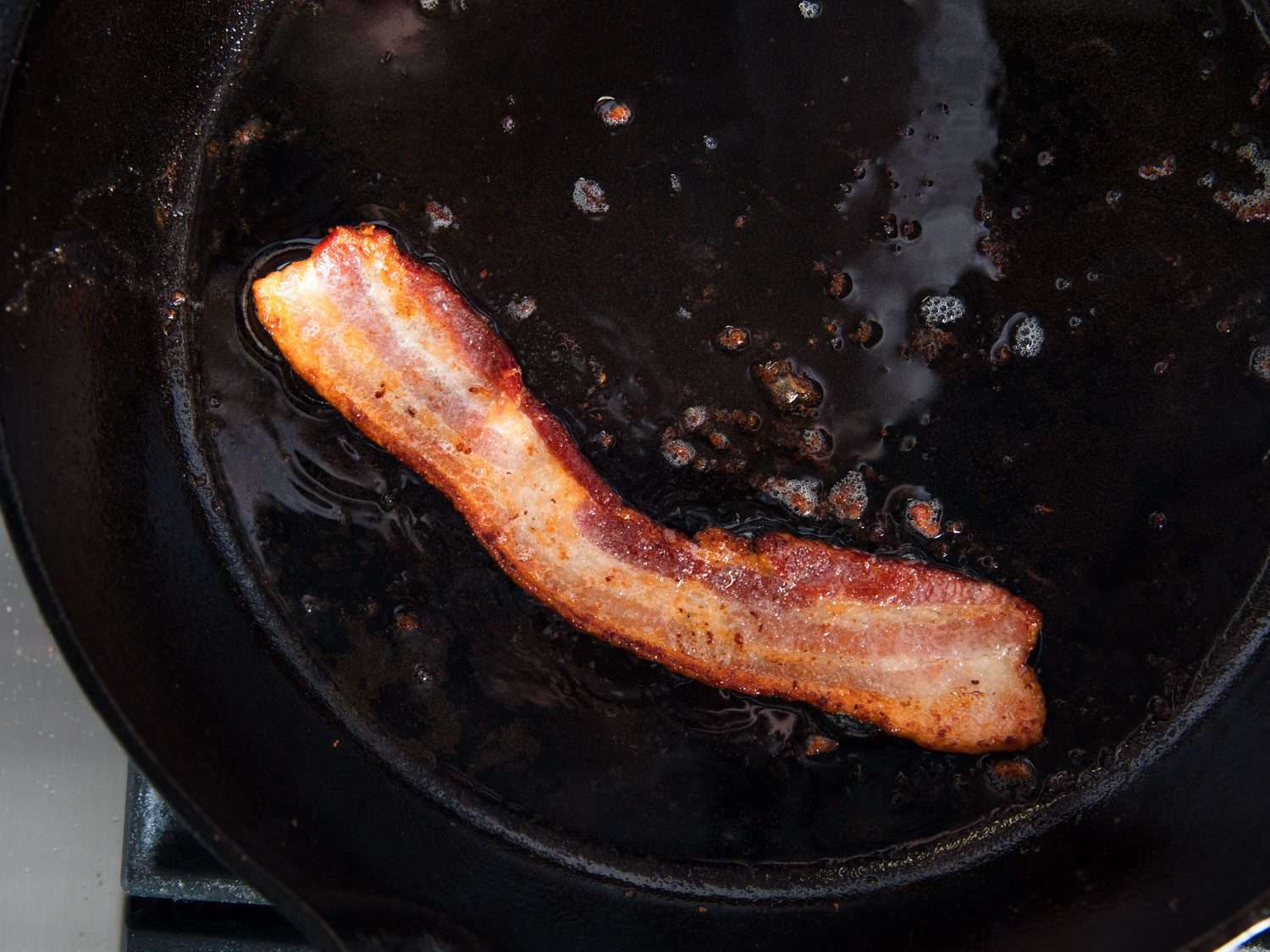 Cooking bacon in a cast iron pan