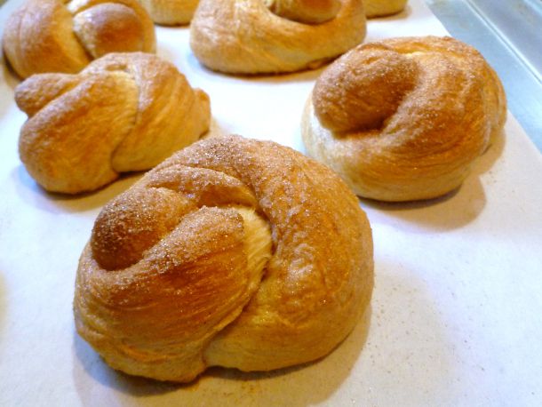20101102 cinnamon knots.JPG
