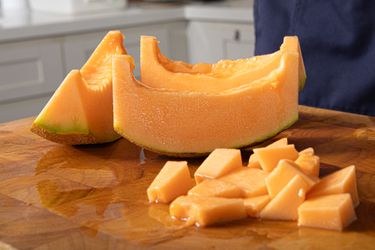 Side angle view of how to cut a cantalope 