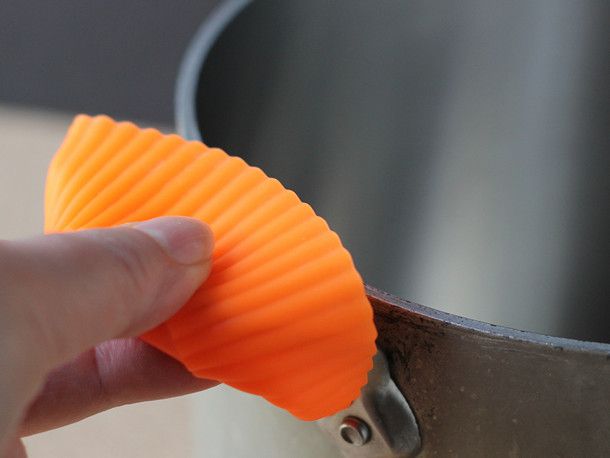 silicone muffin cups pot grabber.JPG
