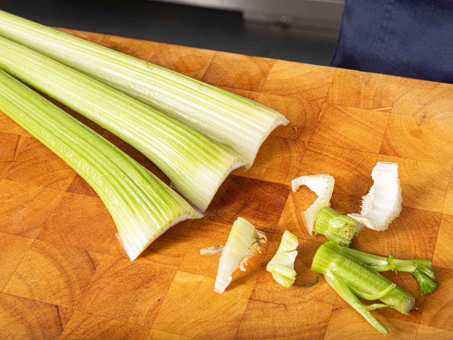 Trimming end of the celery off