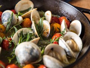 broiled clams with tomatoes and tarragon