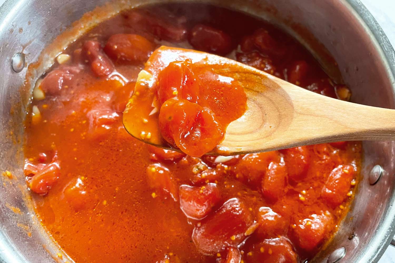 Tomato sauce being stirred with a Jonathan’s Spoons Spootle