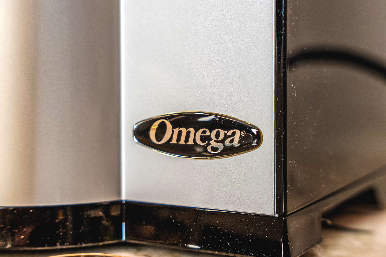 The label of the Omega juicer