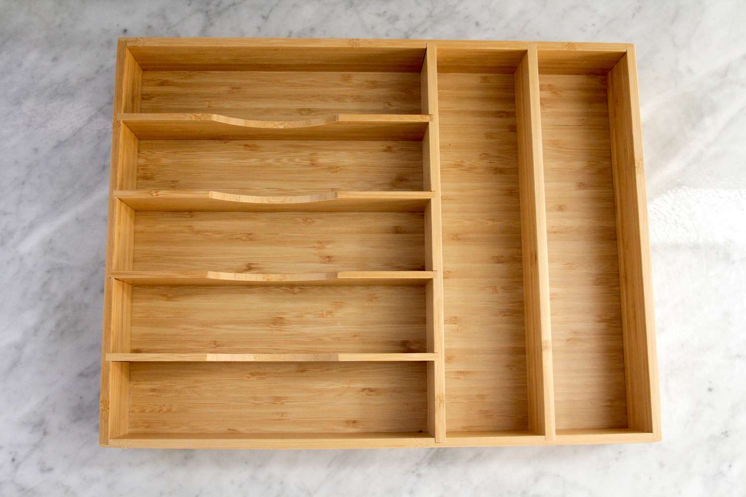 the umilife organizer on a grey surface