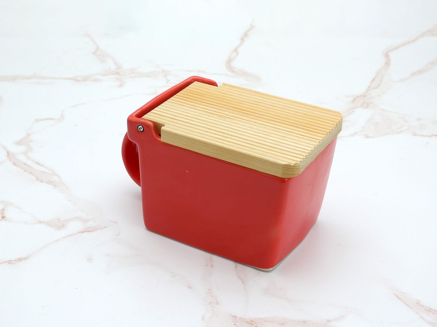 ZeroJapan salt cellar on a pale pink and white marble countertop