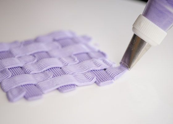 Piping a basket weave