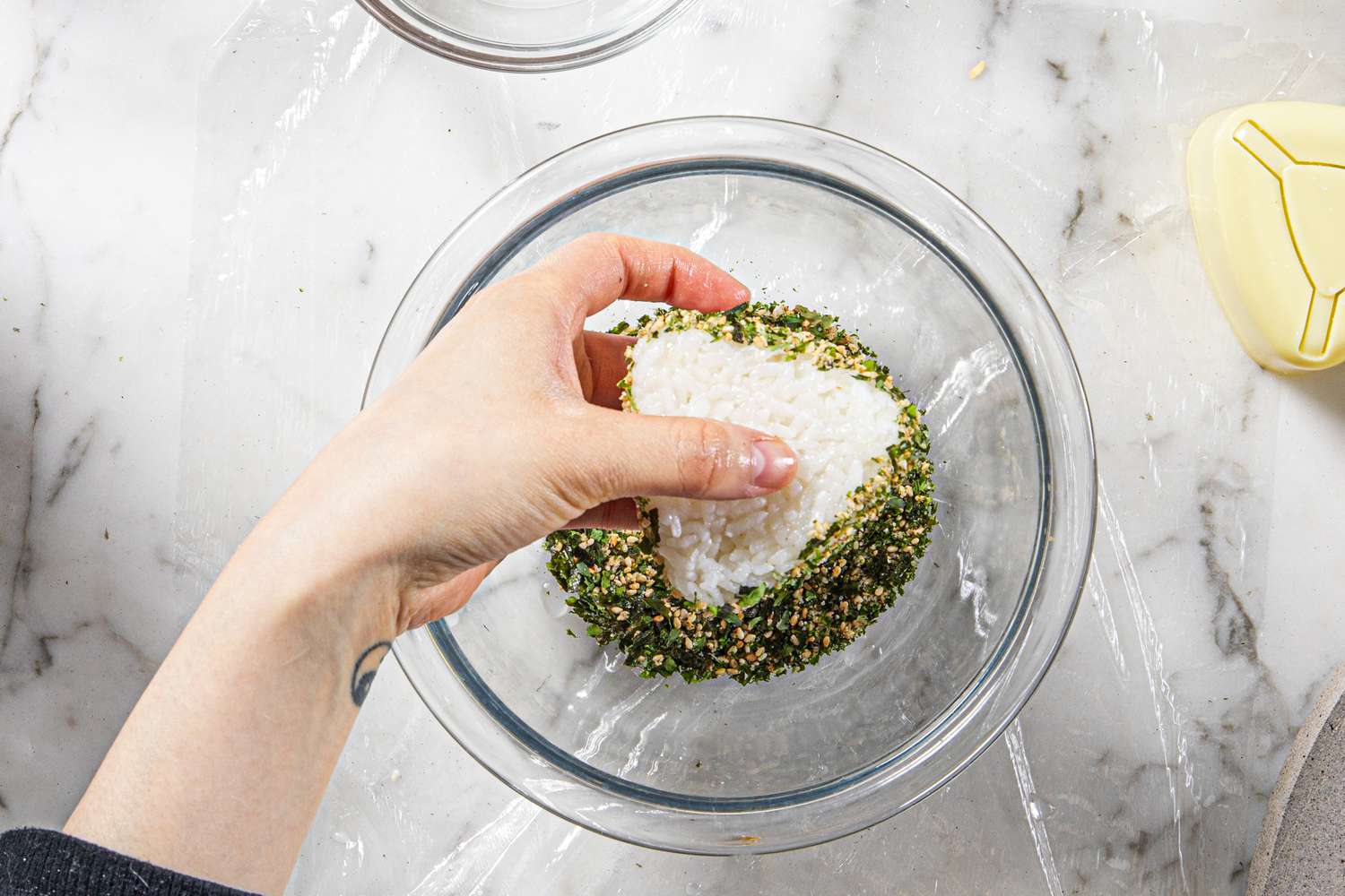 Dipping onigiri in furikake 