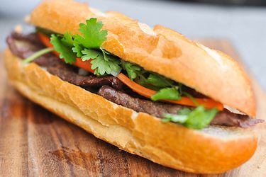 20110925-172243-steak-banh-mi.jpg
