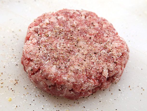seasoning burger patty