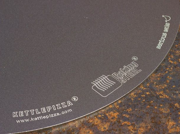 20131106-serious-eats-kettle-pizza-baking-steel-primary.jpg