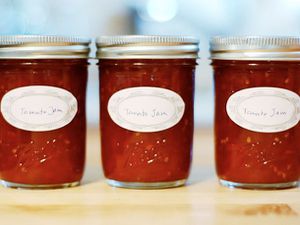 tomato jam in mason jars