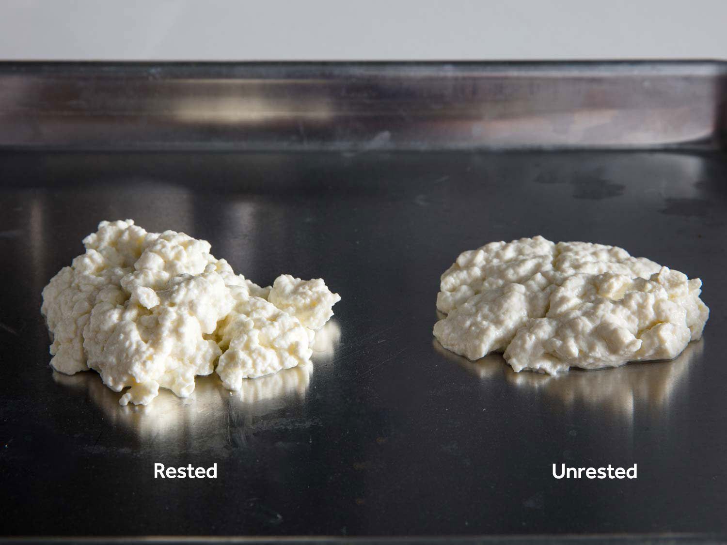 Lighter and fluffier curds on the left (produced by resting before skimming) and denser, drier curds on the right (with no rest before skimming)