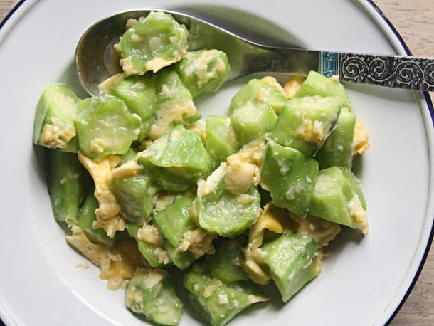Overhead view of a serving of stir-fried luffa gourds with eggs.