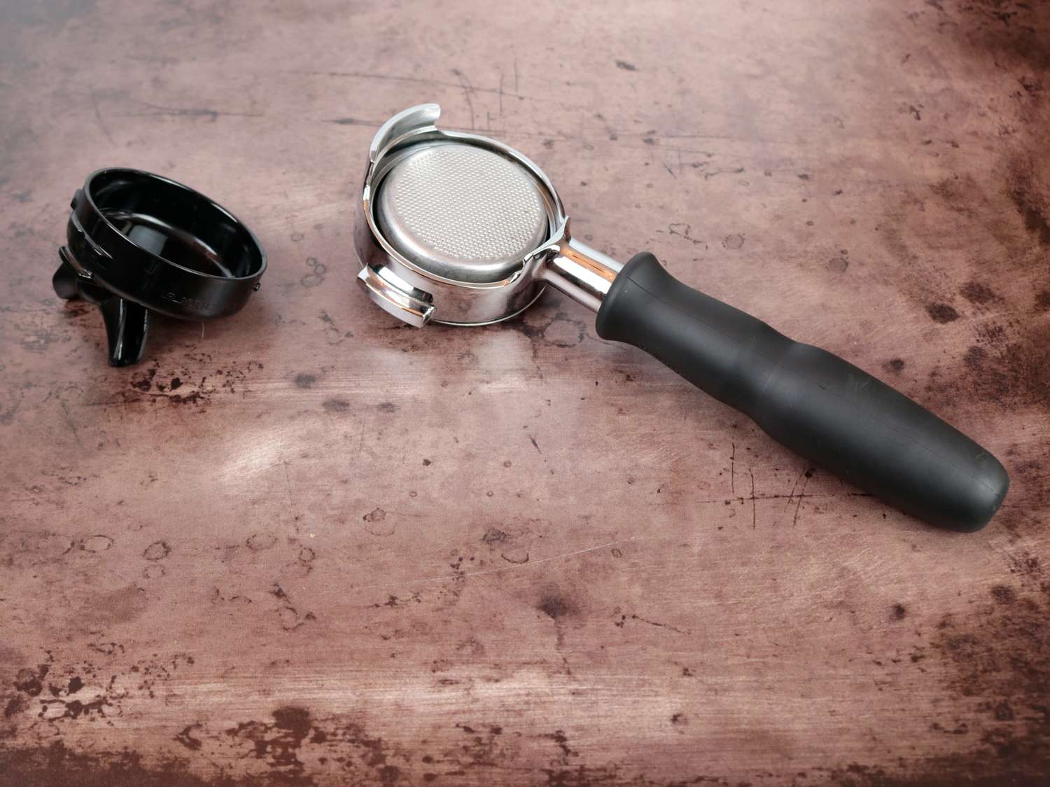 a portafilter with removable spouts 