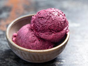 20190523-no-churn-blueberry-ice-cream-vicky-wasik-14