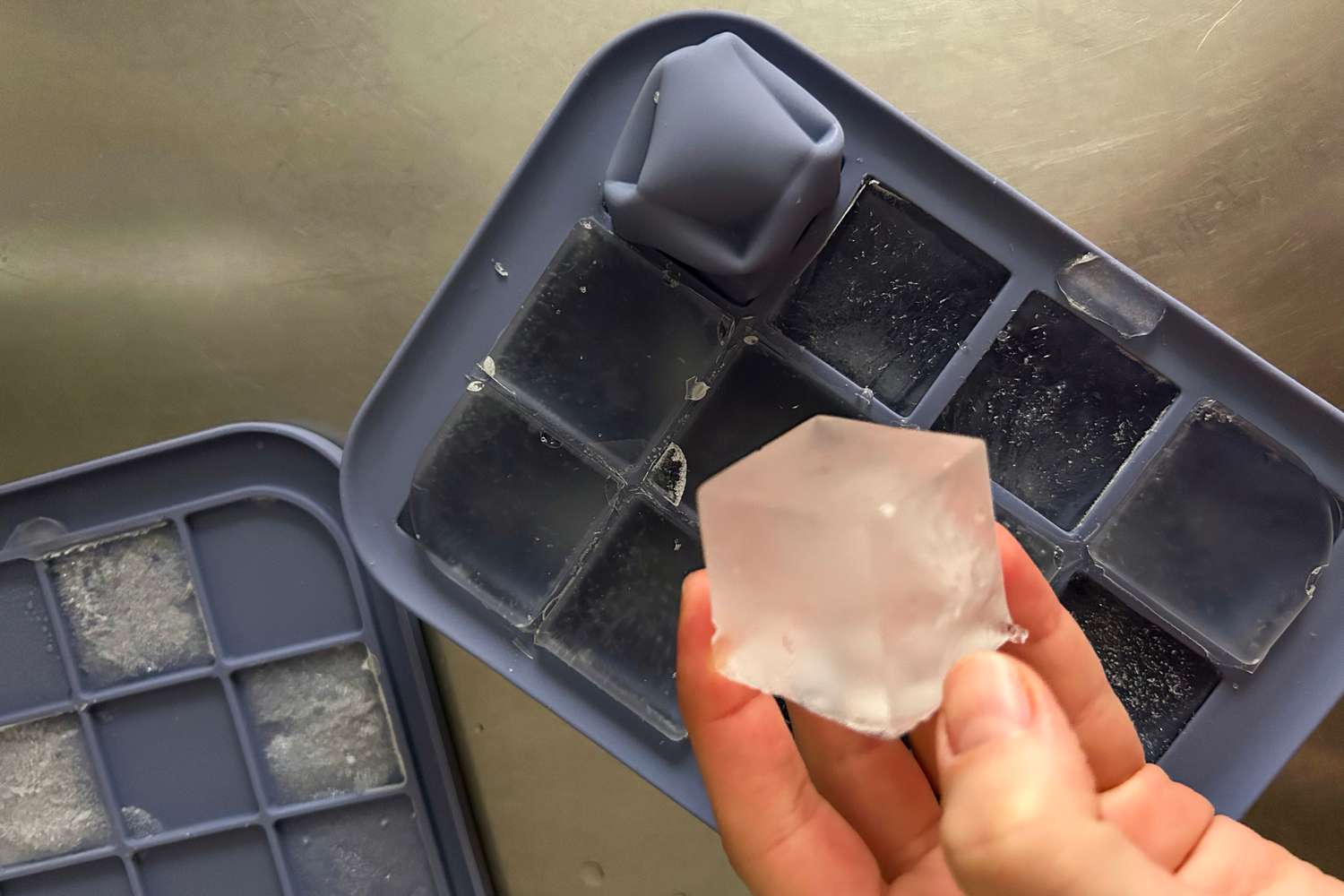 W&P Peak Silicone Everyday Ice Tray with Protective Lid with Ice