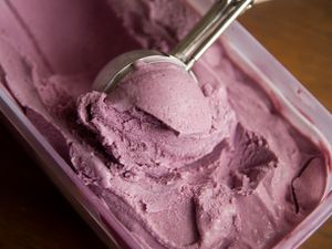 20130821-blueberry-ice-cream.jpg
