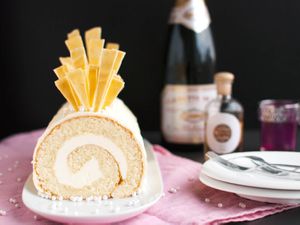 20141215-champagne-cake-roll-with-white-chocolate-nila-jones-1.jpg