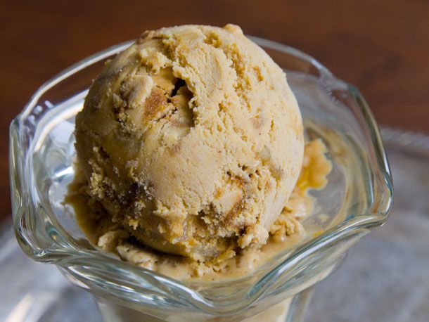 20121010-pumpkin-pie-ice-cream.jpg