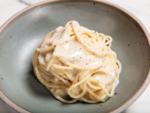 Cacio E Pepe on a serving plate
