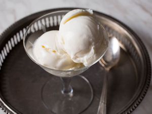 A stemmed serving bowl of Philadelphia-style ice cream.