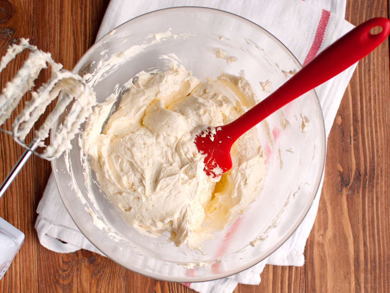 Vanilla extract mixed into the butter and pudding mixture.