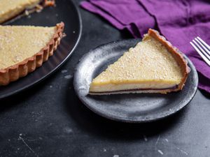 20201110-white-sesame-chocolate-ganache-tart-vicky-wasik-24