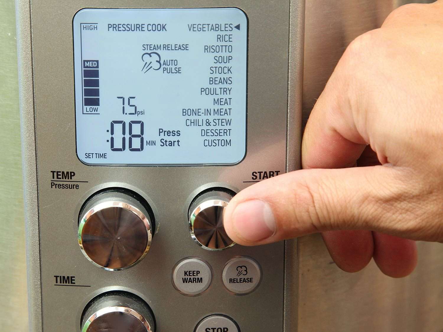 Control panel of the Breville Fast Slow Pro multi-cooker