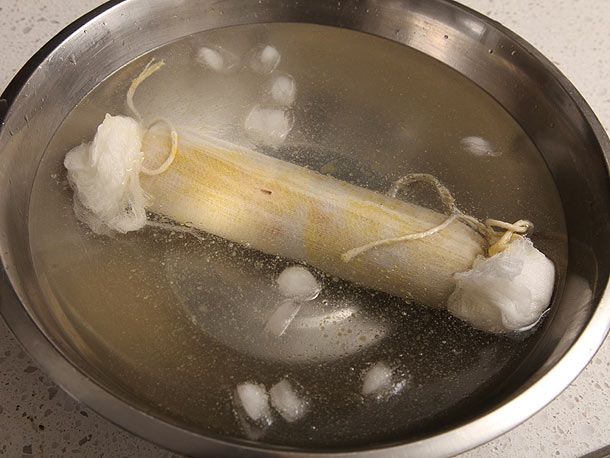 The torchon, submerged in an ice bath.