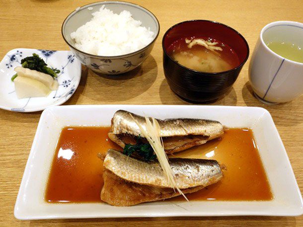 Sardine lunch set at Nakajima, including pickled vegetables, steamed rice, soup, and green tea