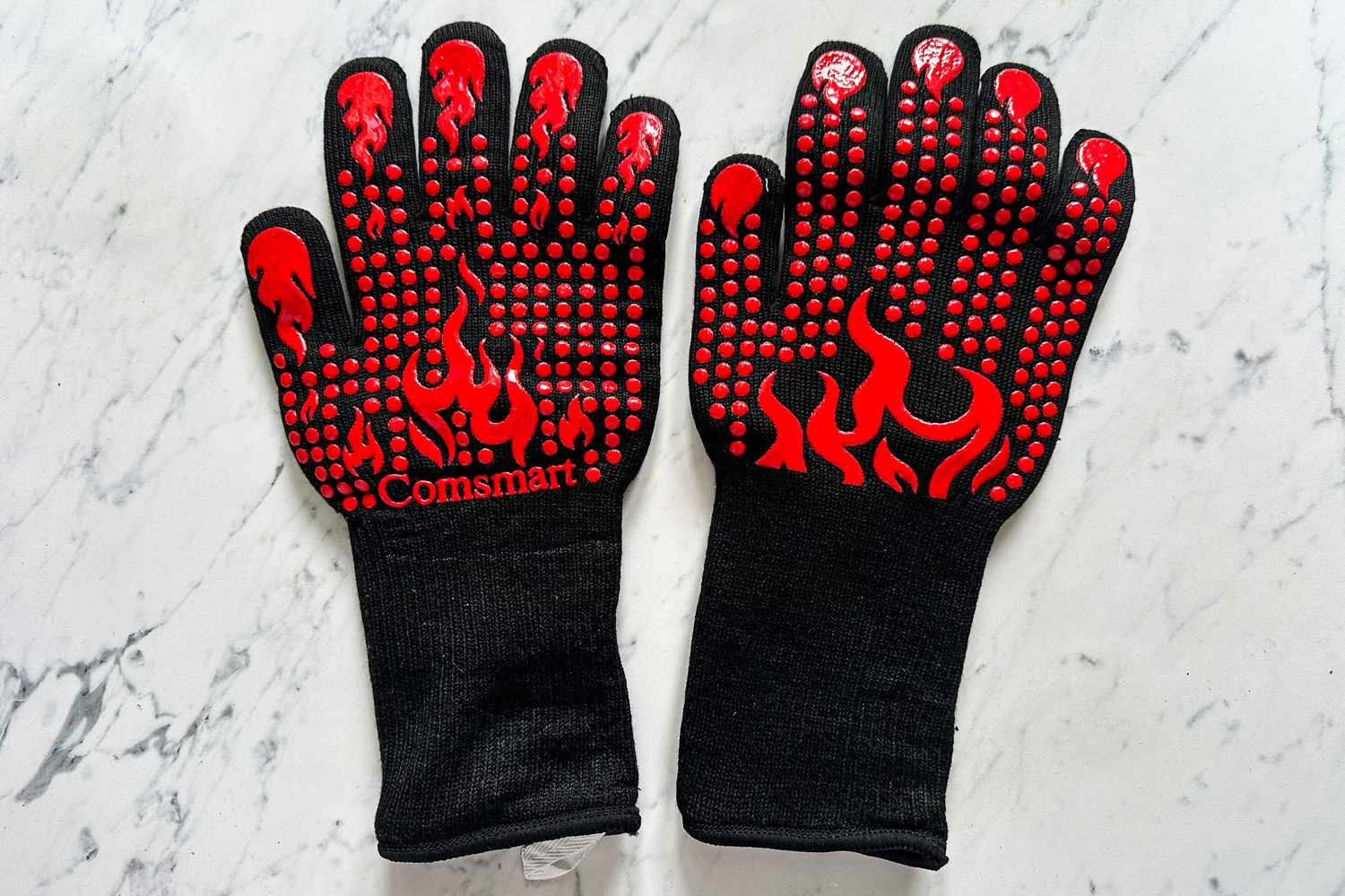 The pattern on the palms of the Comsmart BBQ Gloves