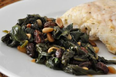 20120229-seriousentertaining-dinnerfortwo-spinachwithpinenutsandraisins.JPG