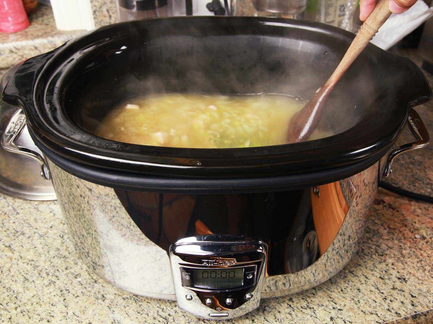 Warming soup in a slow cooker 
