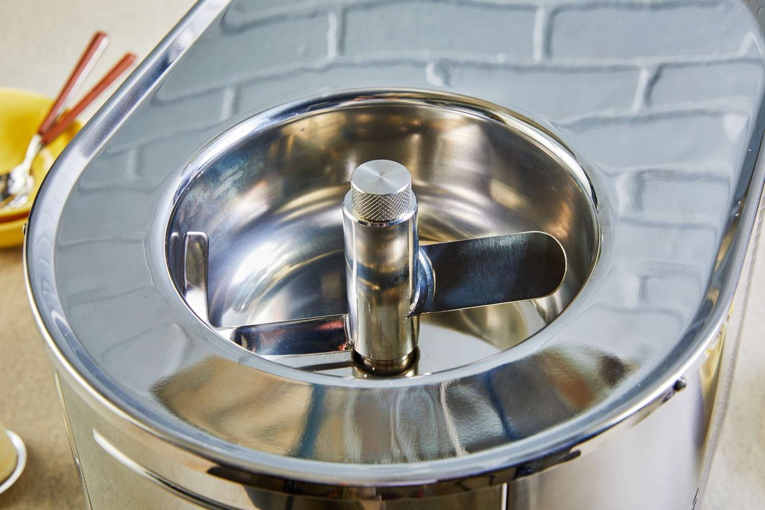 A close up of the churner on the Lello 4080 Musso Lussino