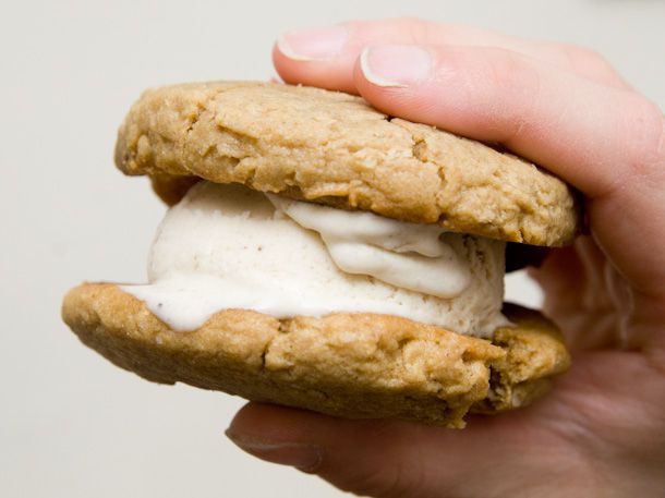 20130509-peanut-butter-banana-ice-cream-sandwich.jpg