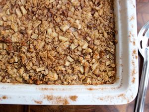 20140805-cinnamon-apple-baked-oatmeal-yvonne-rupertihires.jpg