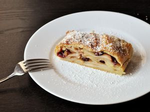 20120920-puff-pastry-cranberry-apple-strudel.jpg
