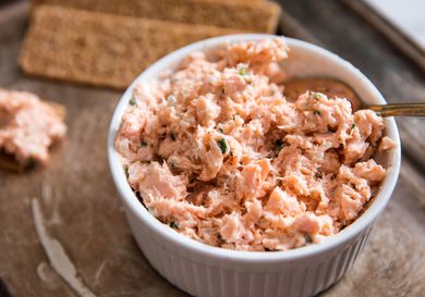 A bowl of easy-to-make salmon rillettes served with crackers.