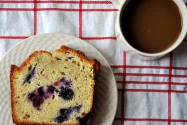20120713-wake-and-bake-blueberry-lemon-poundcake.JPG