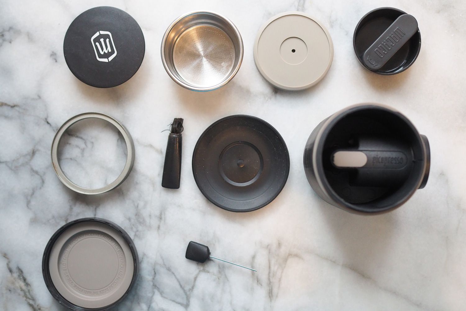 a variety of lids for thermal cups