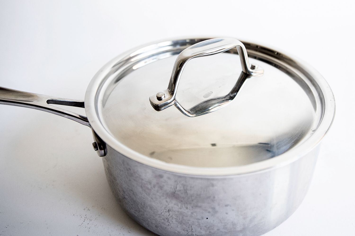 A pot with a lid from the Goldilocks 7-piece Cookware Set on a white surface