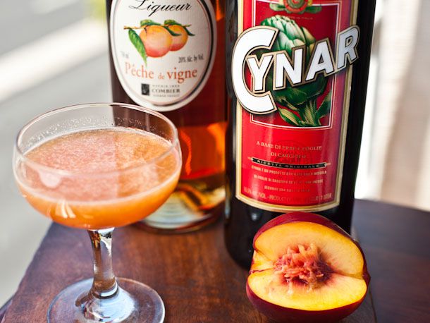 20120810-peach_cocktails-1.jpg
