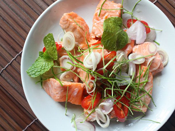 20121210-thai-herbal-salmon-salad-recipe.jpg