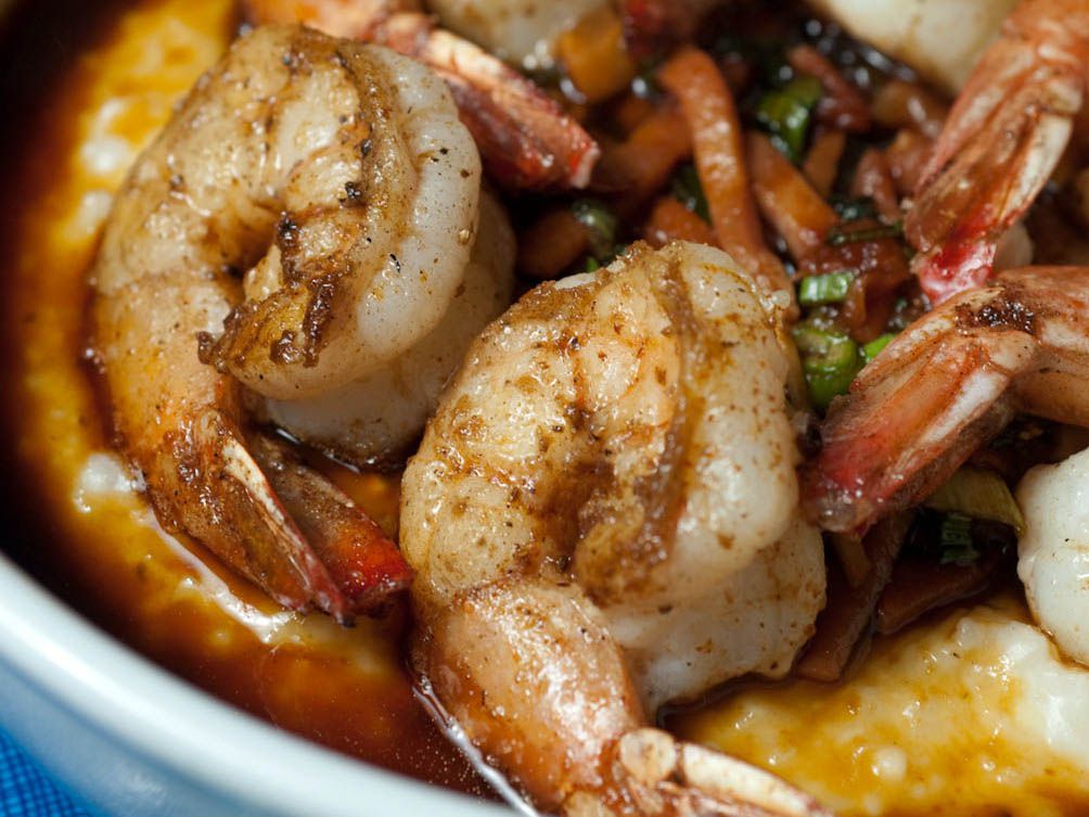 20140808-southern-food-shrimp-grits-fort-defiance-vicky-wasik.jpg