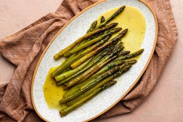 Braised asparagus served on a plate 