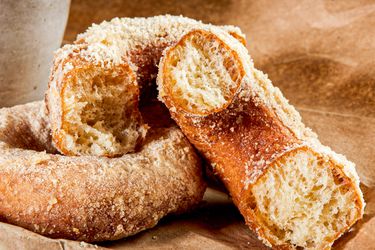 Apple cider doughnuts