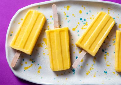 20200804-mango-yogurt-popsicles-vicky-wasik